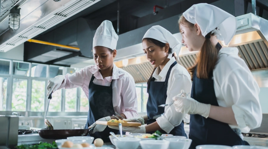 Formation cuisine en intra ou inter entreprise : laquelle choisir pour vos équipes ?